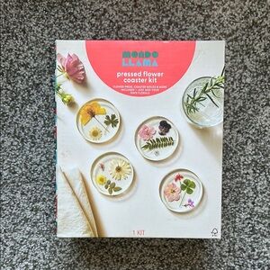 Mondo Llama Pressed Flower Coaster Kit - Multicolor